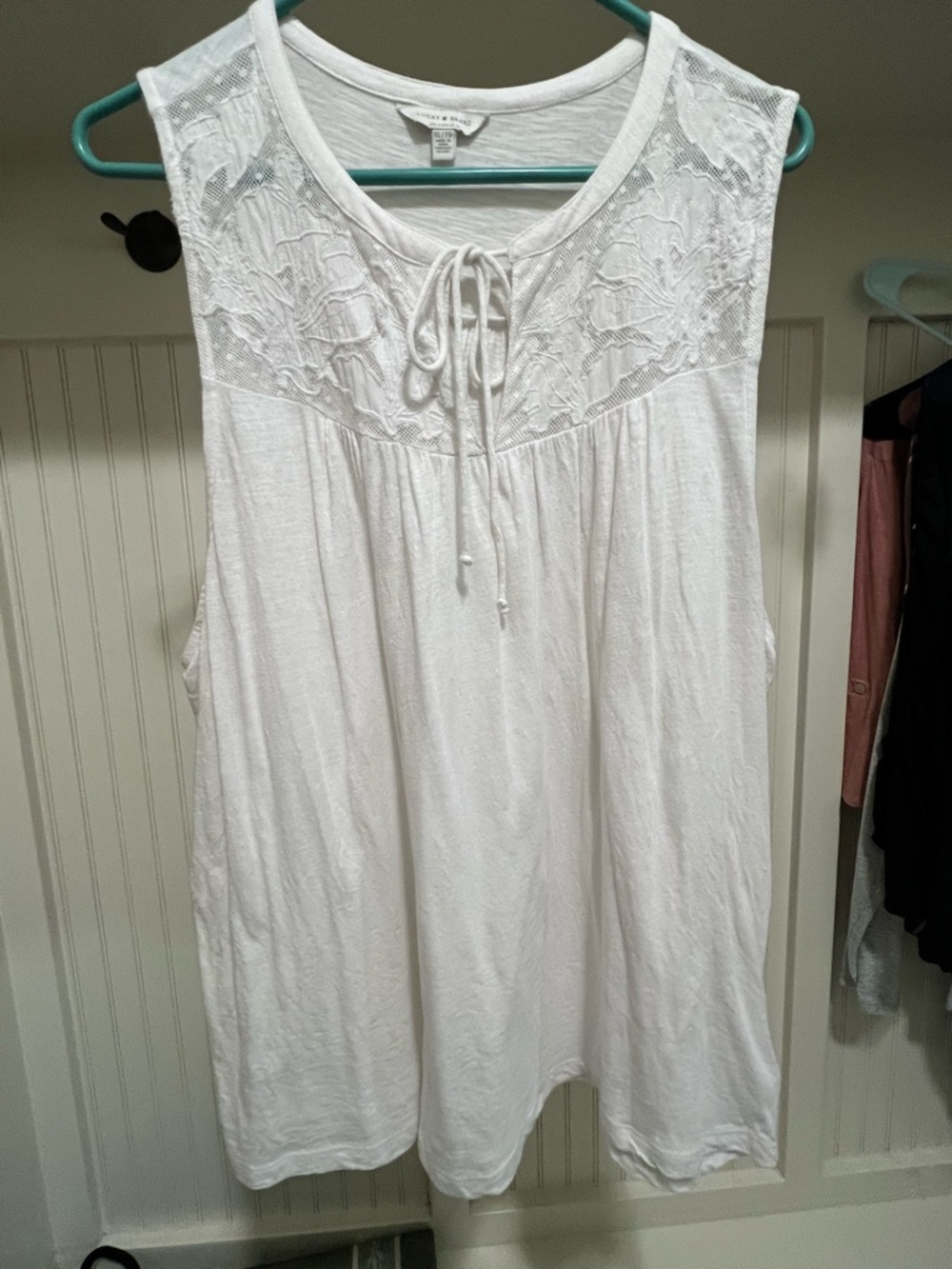 Lucky Brand White Sleeveless Lace-Yoke Tie Front Tank
